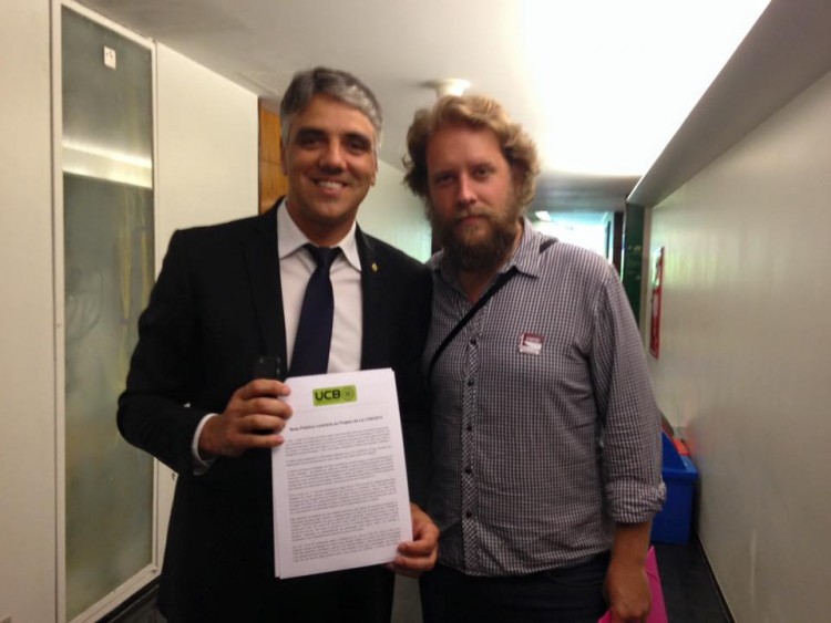 Deputado Fábio Reis recebe carta pública da União de Ciclistas do Brasil (Foto: Daniel Guth)