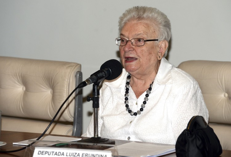 Deputada Luíza Erundina participa de Seminário, em Brasília (Foto: Antonio Cruz/Agência Brasil)